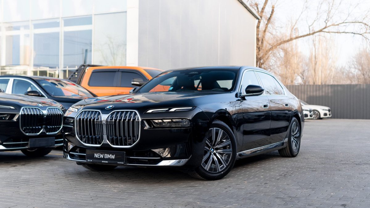 BMW 7 серии VII (G70)