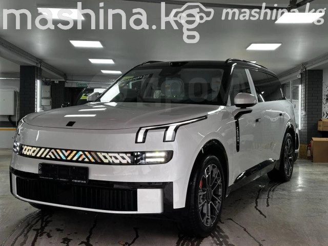 Lynk & Co 900