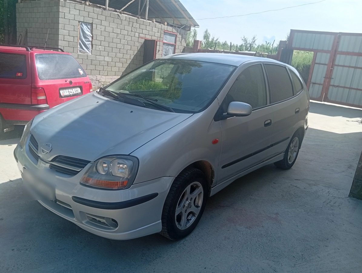 Nissan Almera Tino 2000