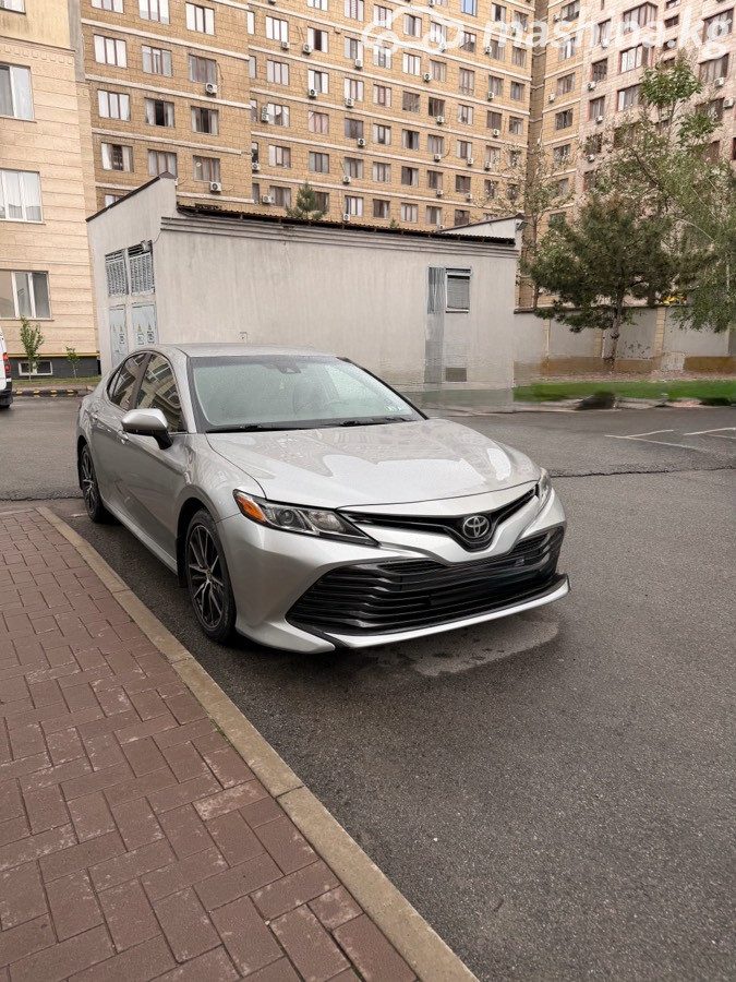 Toyota Camry VIII (XV70)