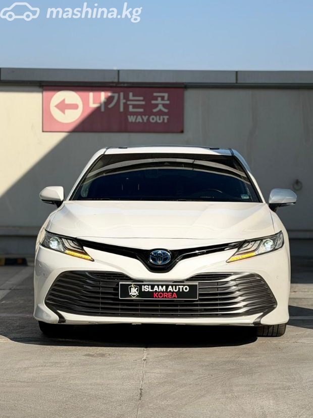 Toyota Camry VIII (XV70)