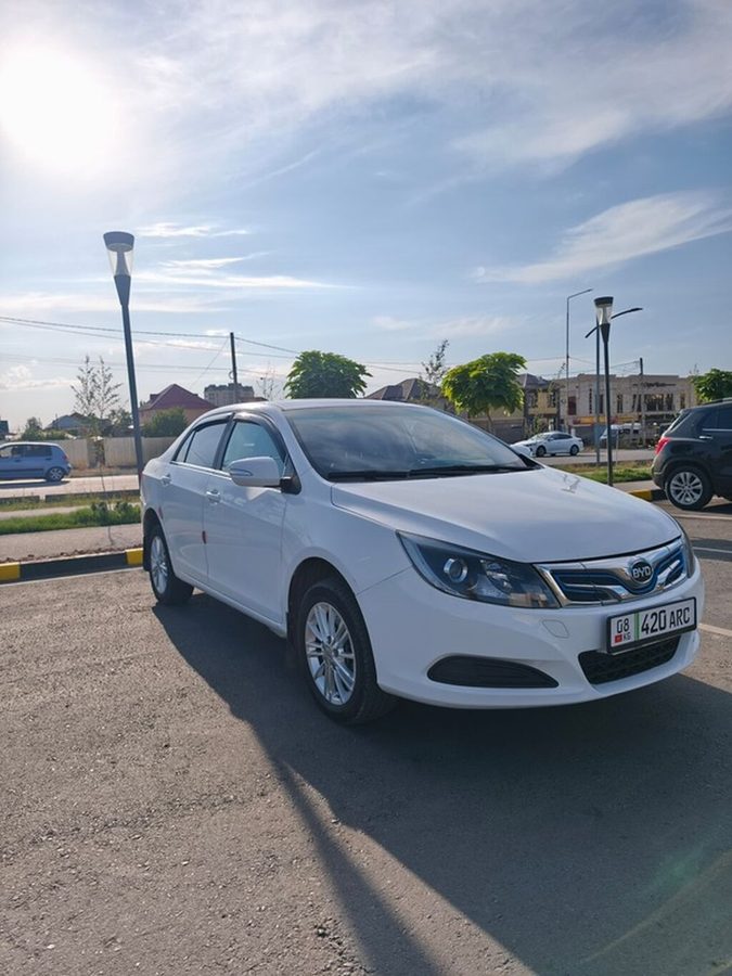 BYD E5