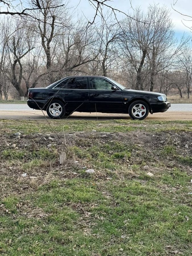Audi 100