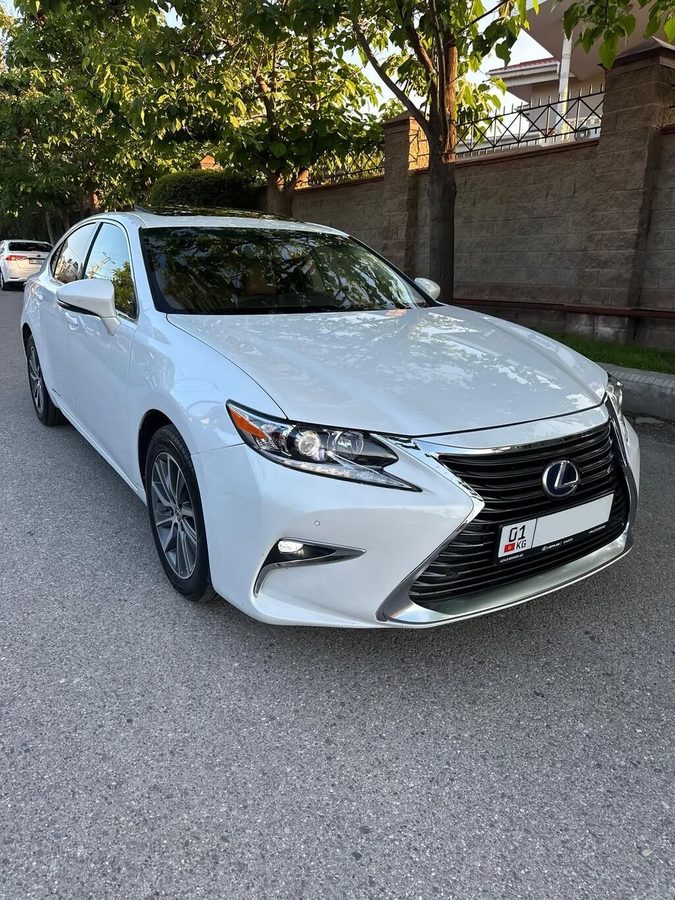 Lexus ES