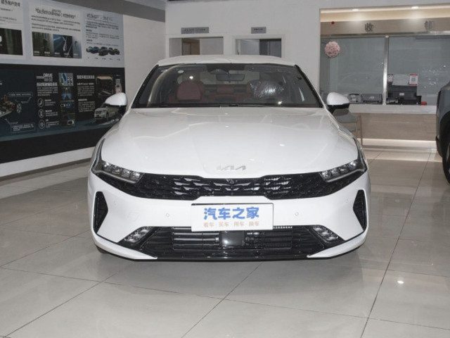 Kia K5 III