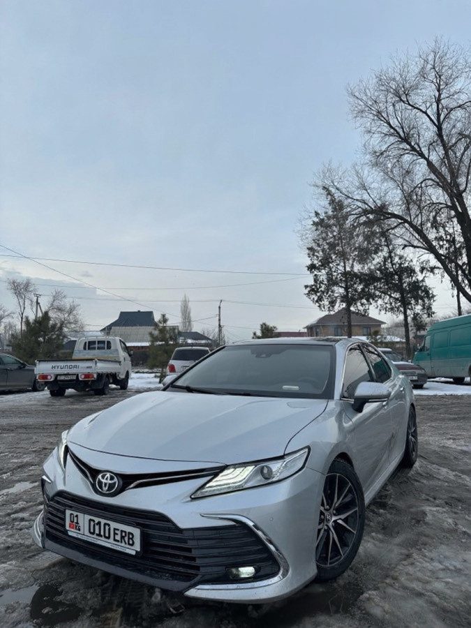 Toyota Camry VIII (XV70)