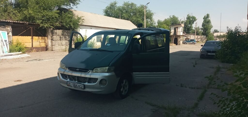 Hyundai Starex