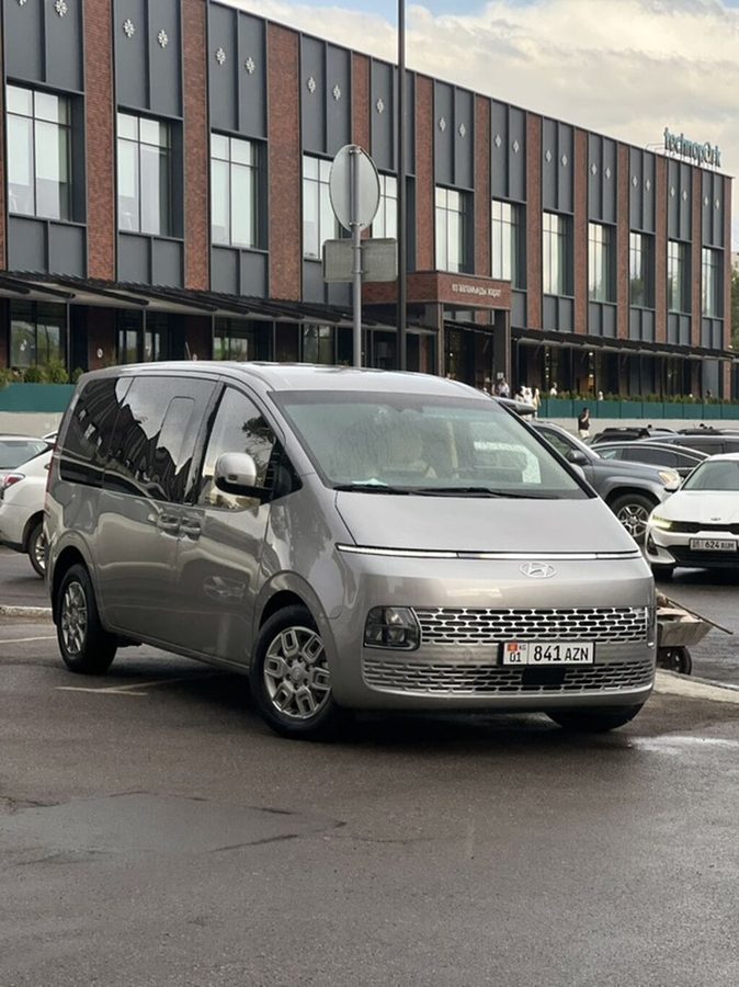 Hyundai Staria