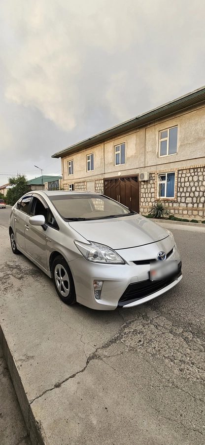 Toyota Prius III Рестайлинг (XW30) 2013