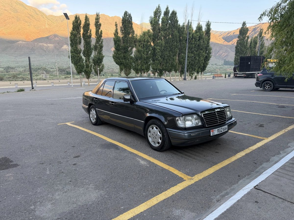 Mercedes-Benz E-Класс I (W124) 220 2.2 AT