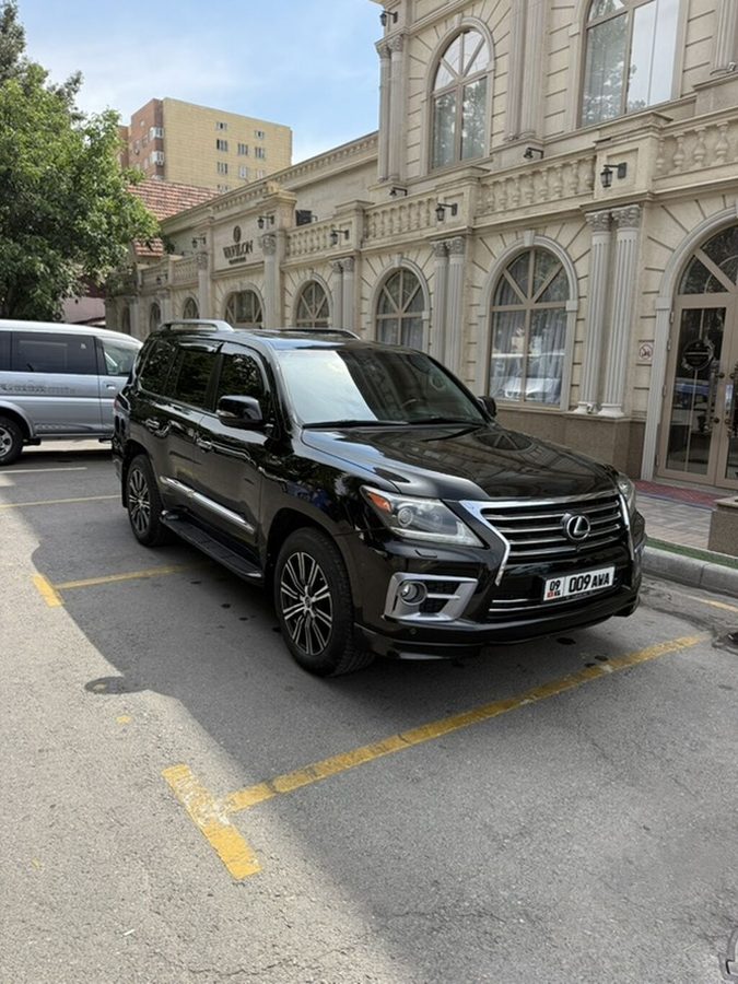 Lexus LX