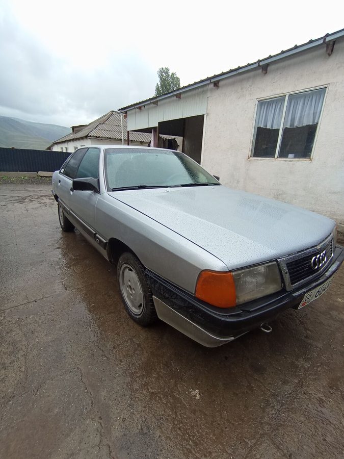 Audi 100