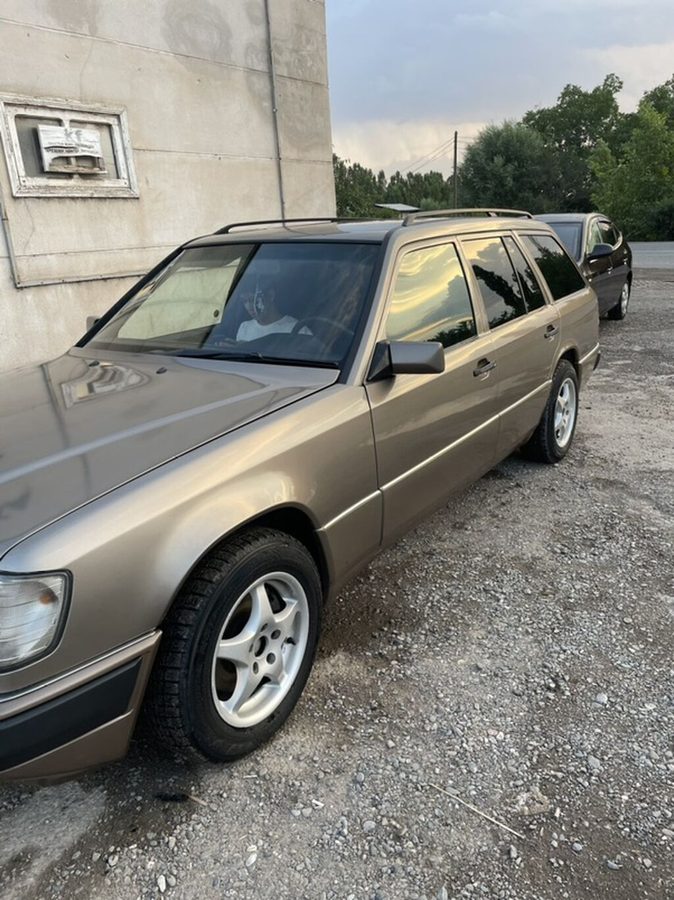 Mercedes-Benz W124