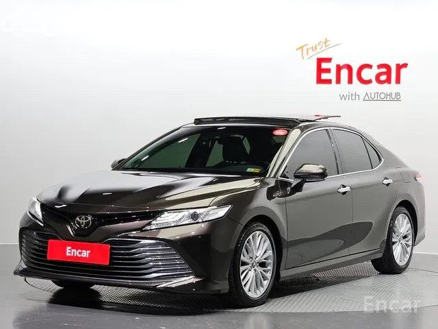 Toyota Camry VIII (XV70)