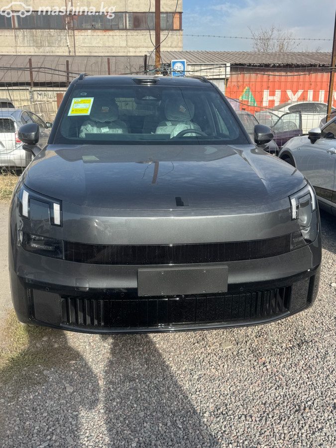 Lynk & Co 900