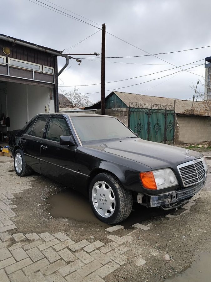 Mercedes-Benz W124