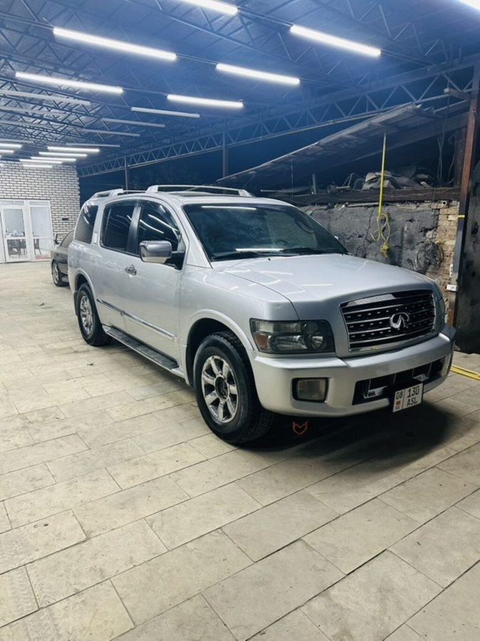 Infiniti QX56