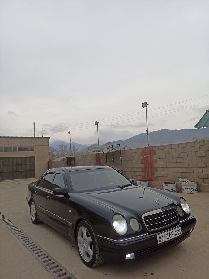 Mercedes-Benz 