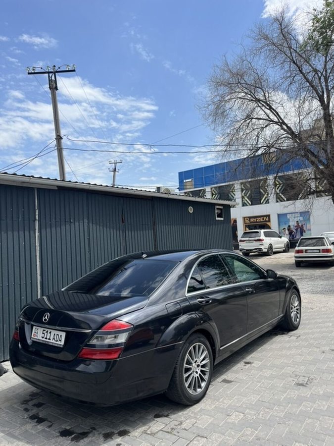 Mercedes-Benz S-Class
