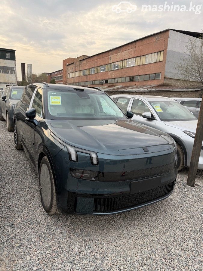 Lynk & Co 900
