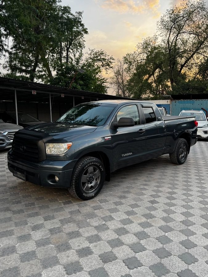 Toyota Tundra II 5.7 AT 4WD
