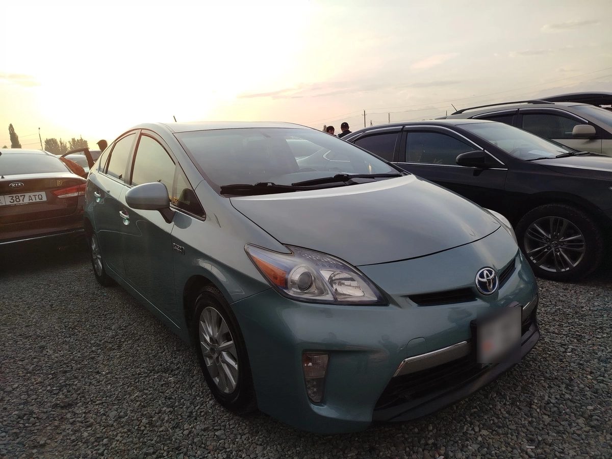 Toyota Prius III Рестайлинг (XW30) 2014