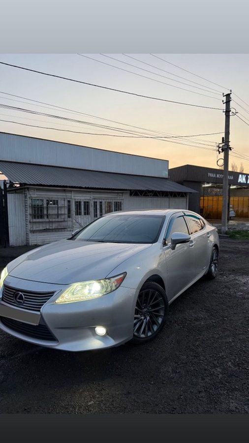 Lexus ES