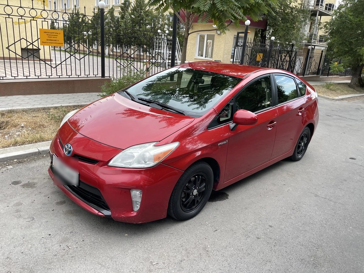 Toyota Prius III Рестайлинг (XW30) 2011