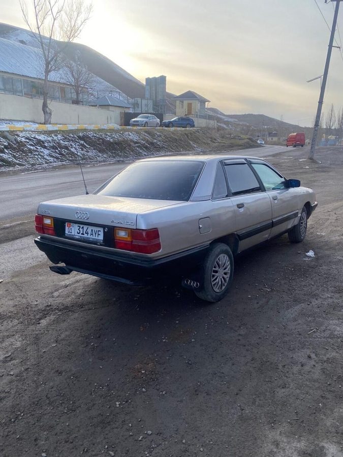 Audi 100