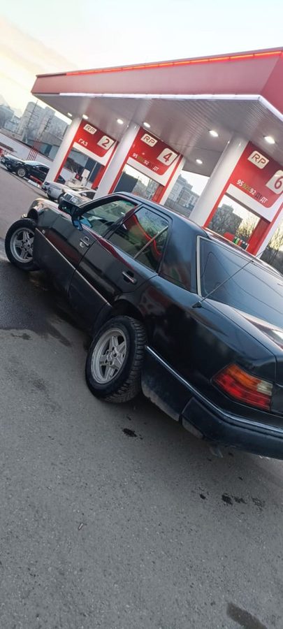 Mercedes-Benz W124