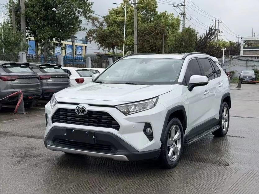 Toyota RAV4 V (XA50) 2022