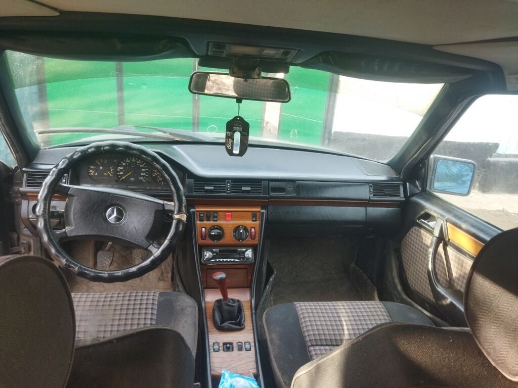 Mercedes-Benz W124