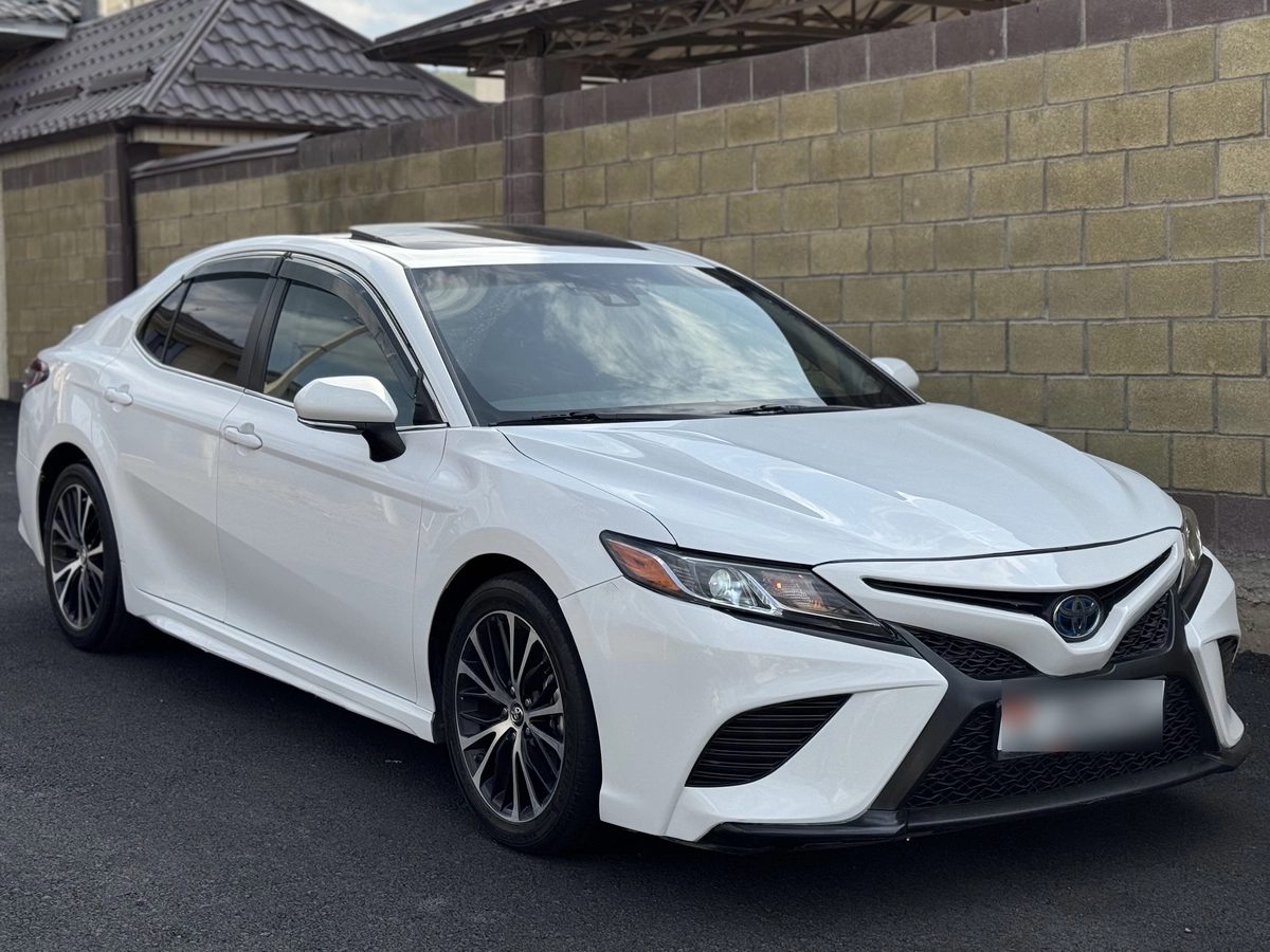 Toyota Camry VIII (XV70) 2018