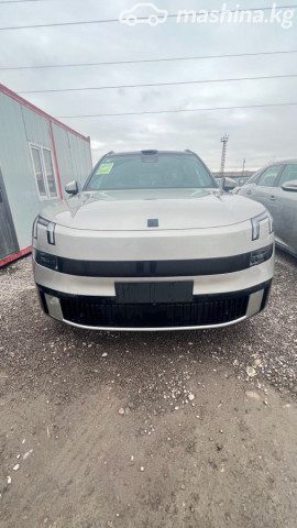 Lynk &amp; Co 900