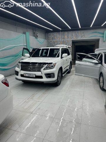 Lexus LX