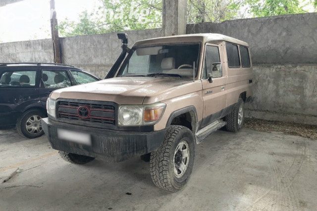 Toyota Land Cruiser