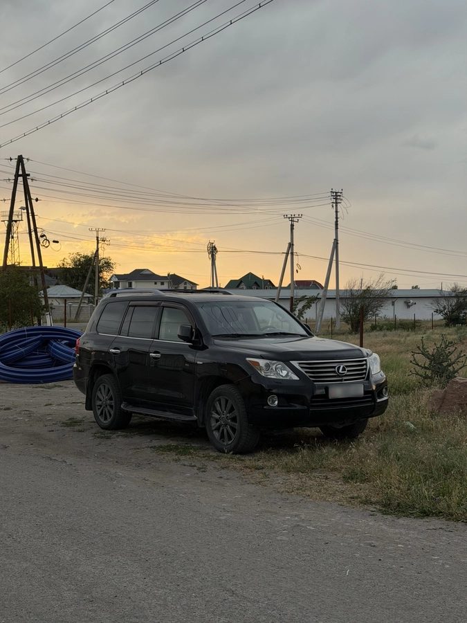 Lexus LX III 2008