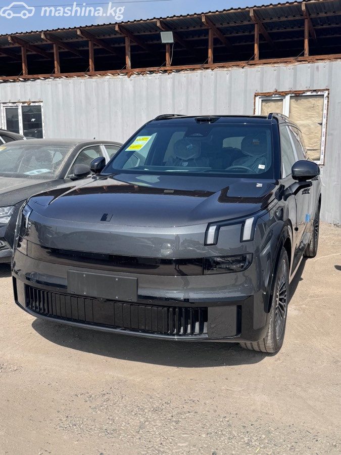 Lynk & Co 900