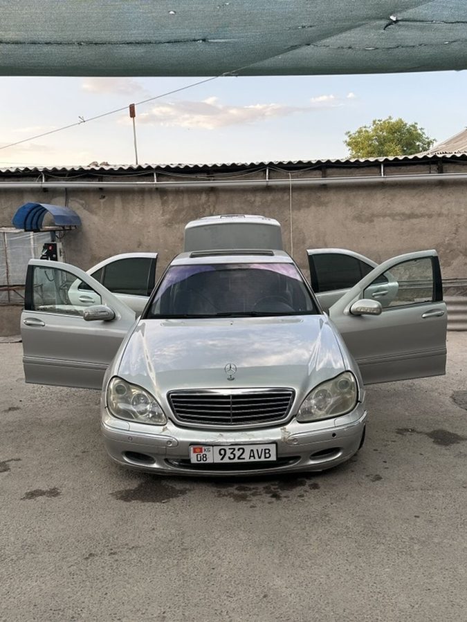 Mercedes-Benz 220