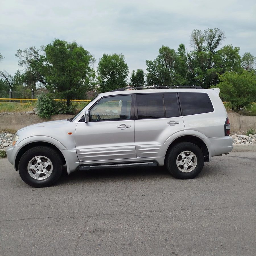 Mitsubishi Pajero III 2000