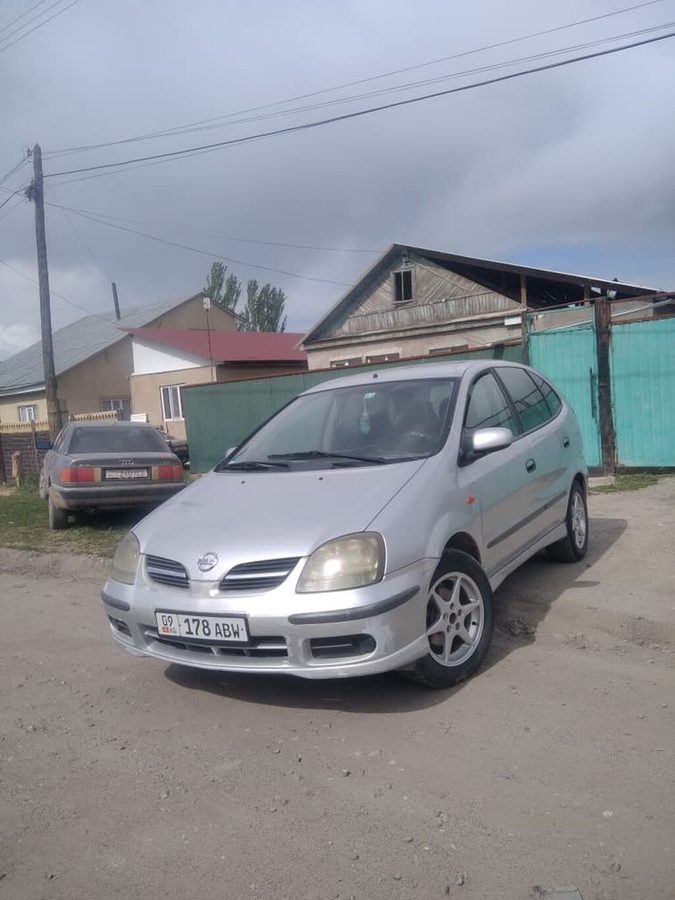 Nissan Almera Tino