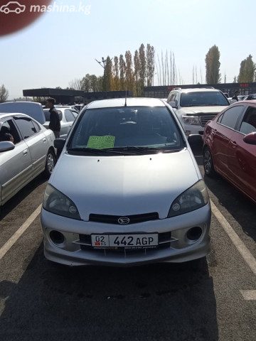 Daihatsu YRV