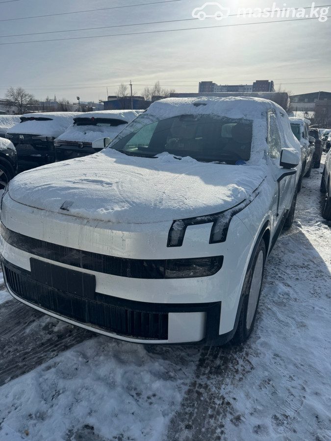 Lynk & Co 900