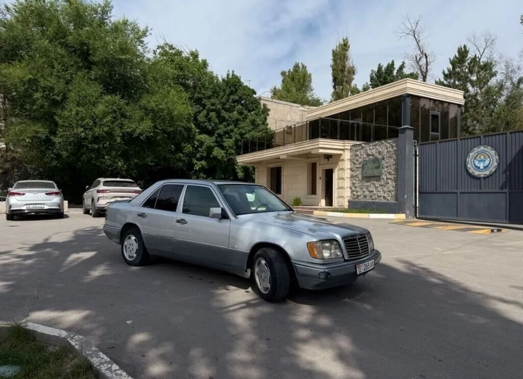 Mercedes-Benz W124