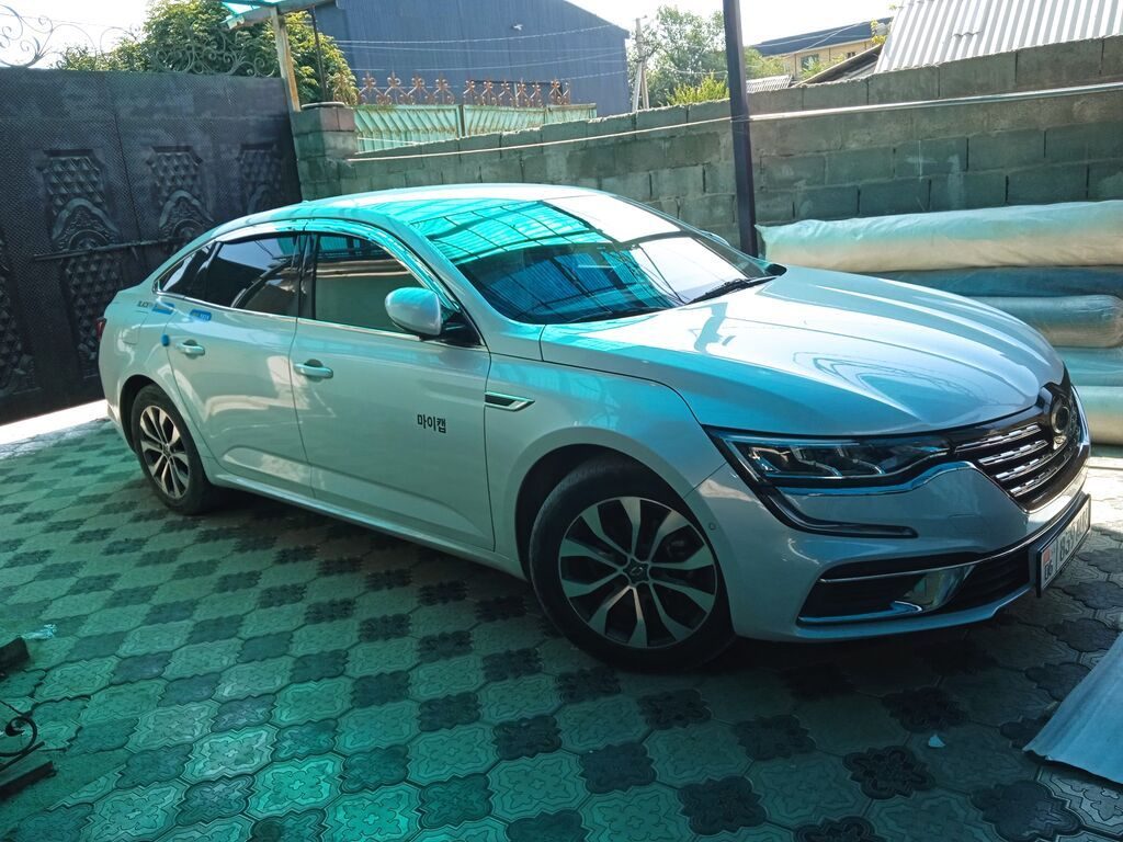 Renault SM6