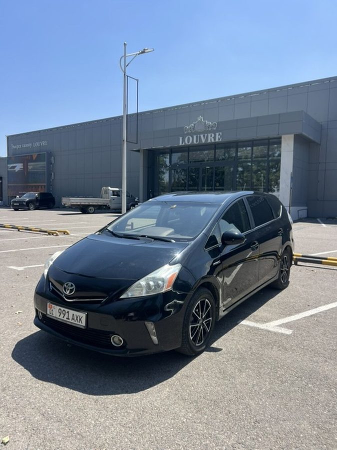 Toyota Prius V