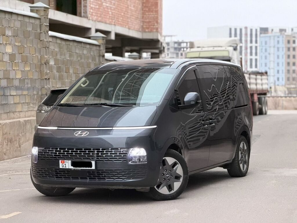 Hyundai Staria