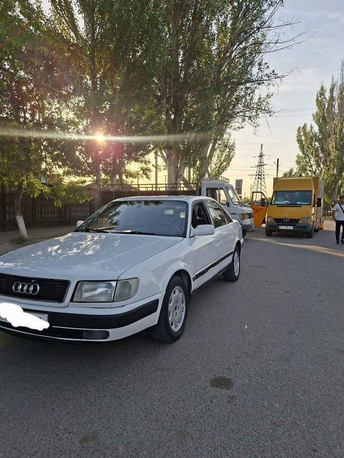 Audi 100