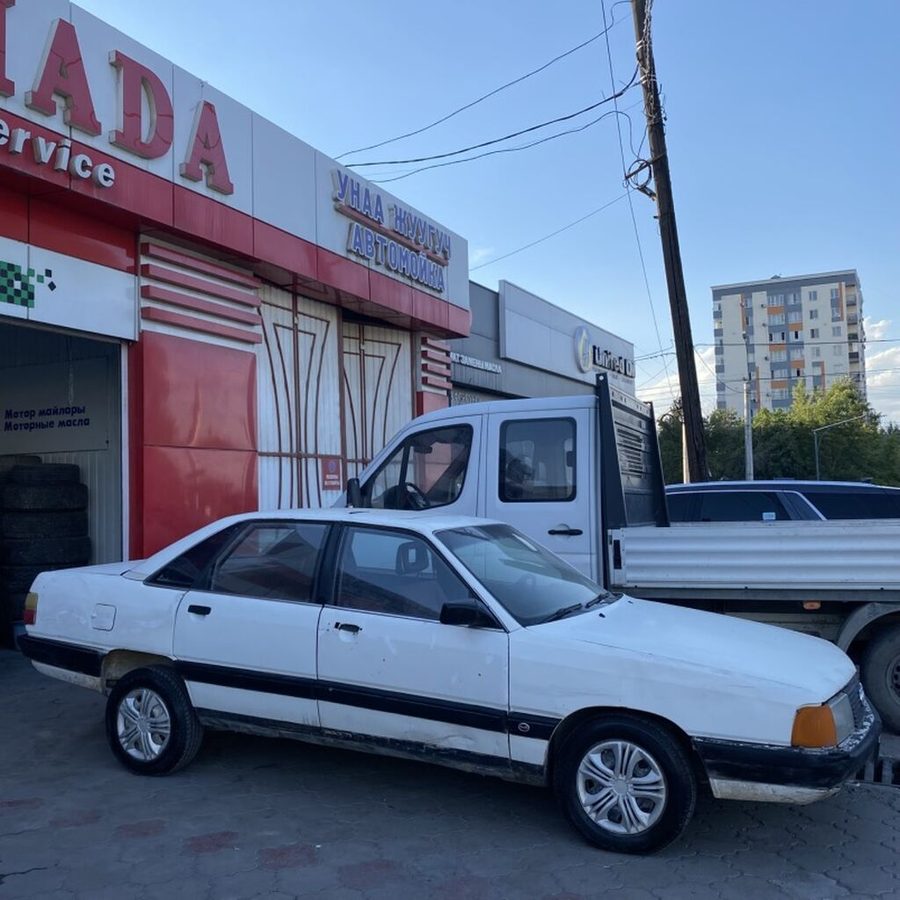 Audi 100