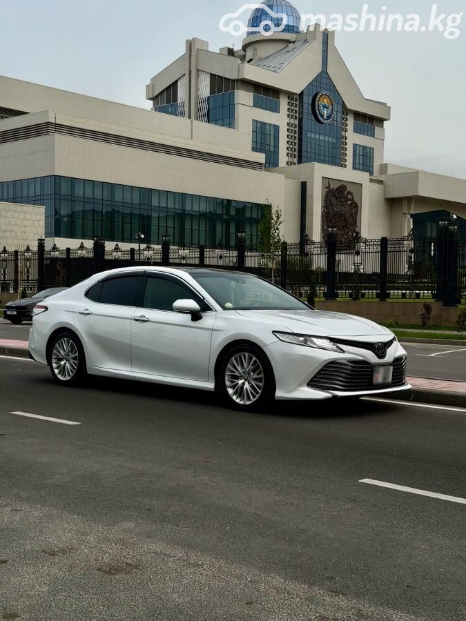 Toyota Camry VIII (XV70)